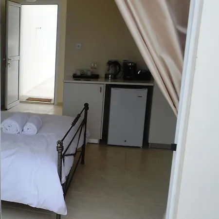 Bed & Breakfast House On The Hill Coral Bay