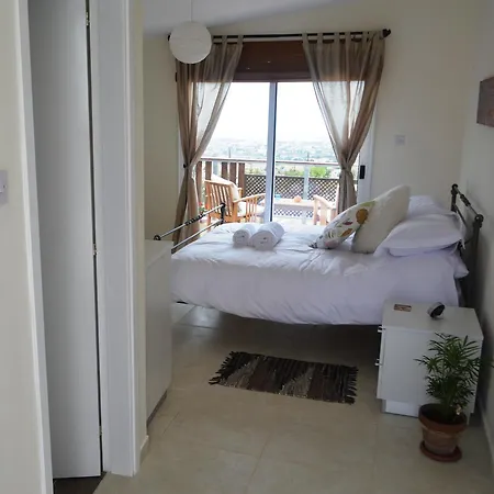 House On The Hill Bed & Breakfast Coral Bay