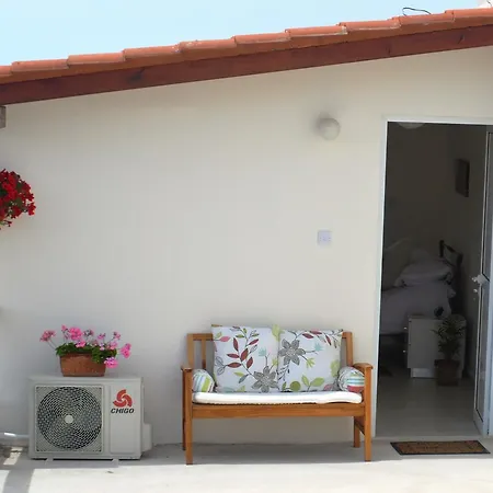 House On The Hill كورال باي