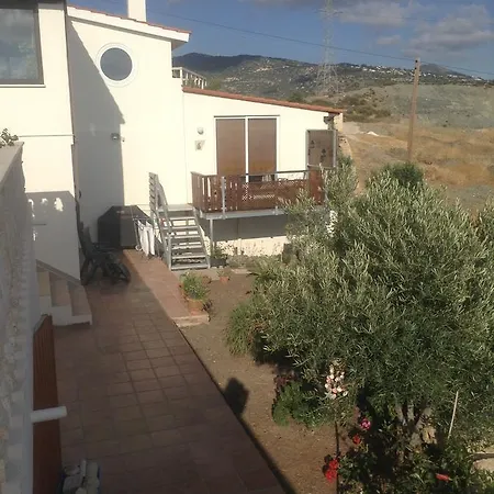 House On The Hill * كورال باي